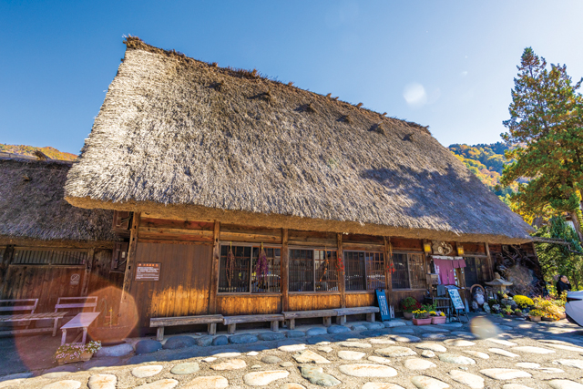 陶板で焼く飛騨牛と朴葉みそは香り華やか、旨みたっぷり「お食事処 いろり」