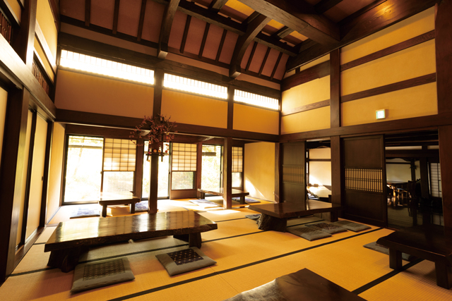 自園のそばを石臼で挽き、手打ちする丹精を尽くしたそばの滋味に感動「蕎麦庄 やまこし」