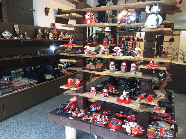 【飛騨高山・さんまち×雑貨】絹の手ざわりと一点ものの柄が魅力「布ら里」