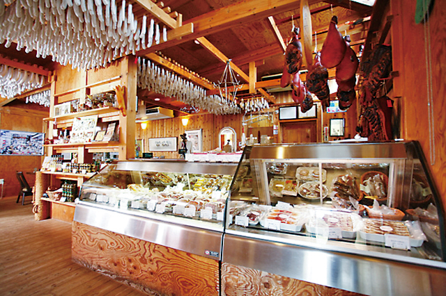 【飛騨美濃せせらぎ街道×ドライブ①】フランス伝統の肉の加工品「キュルノンチュエ」