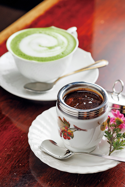 大正ロマンの風情を感じて優雅な気分のカフェタイム「藍花珈琲店」