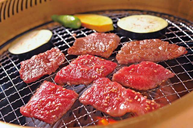 香りと音が食欲をそそる魅惑の焼肉を味わう「味蔵天国」