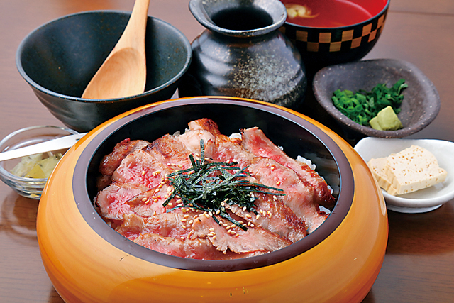 A5ランクの飛騨牛が口の中でとろける!「創作郷土寿司 梗絲」