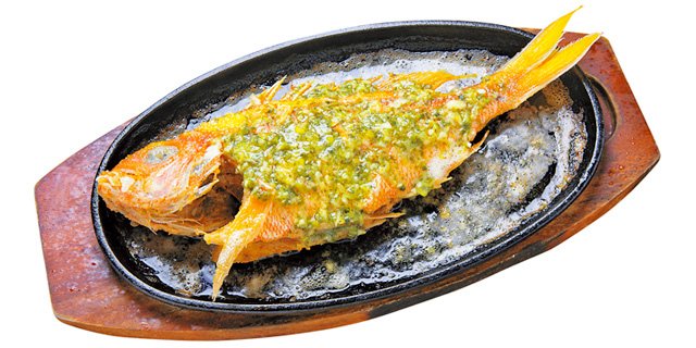 海人の町で味わう島魚「糸満漁民食堂」