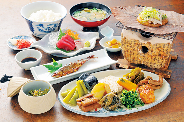 【飛騨高山×郷土料理】ずらりと並ぶ郷土の逸品を築160余年の古民家で堪能「京や」