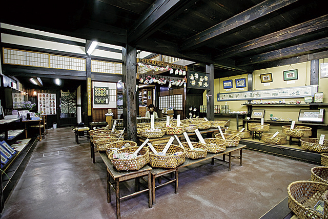 【飛騨高山・さんまち×雑貨】物語を感じる手染めのぬいぐるみ「住真商店」