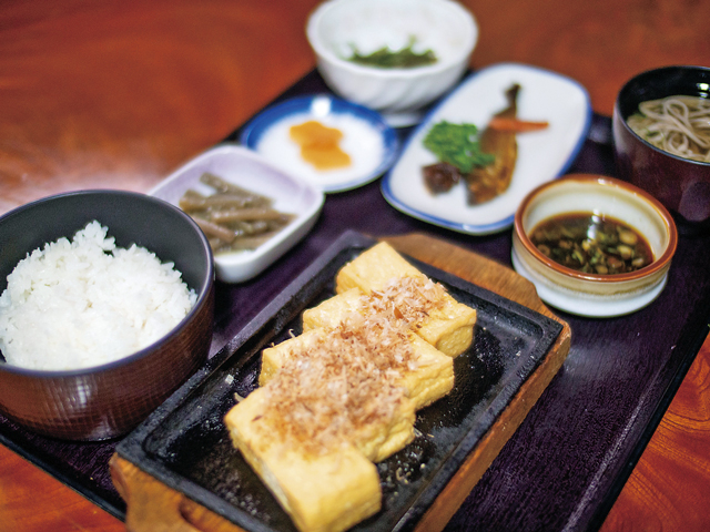 【白川郷観光モデルコース】4.お食事処 いろり