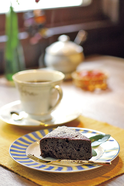 香り豊かなコーヒーを片手にほっと一息つける旅のオアシス「コーヒー屋 鄙」