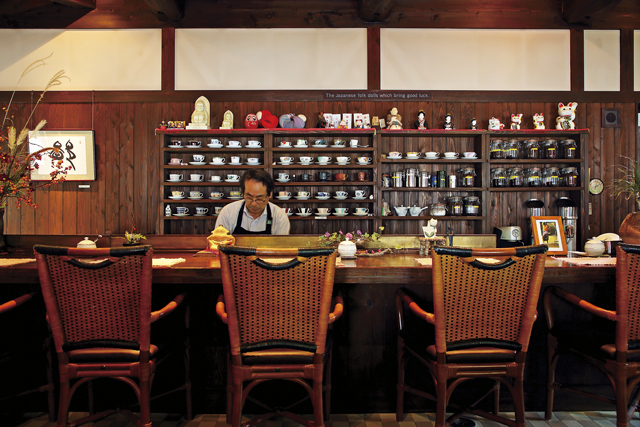 香り豊かなコーヒーを片手にほっと一息つける旅のオアシス「コーヒー屋 鄙」