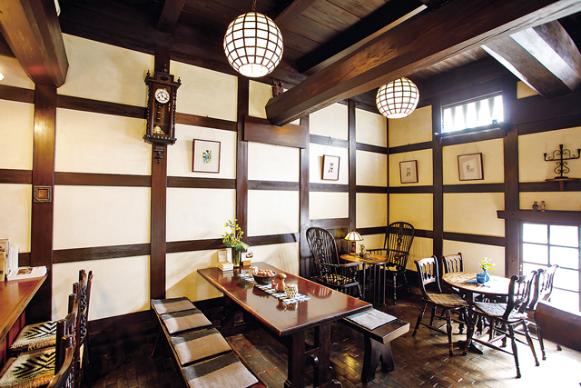 大正ロマンの風情を感じて優雅な気分のカフェタイム「藍花珈琲店」