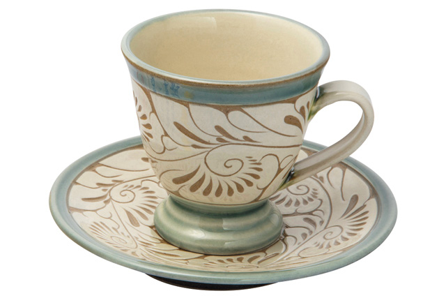 壺屋焼の長い歴史を受け継ぐ老舗窯元「育陶園本店」