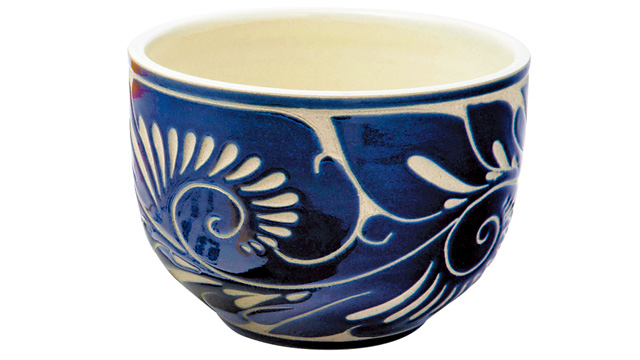 壺屋焼の長い歴史を受け継ぐ老舗窯元「育陶園本店」