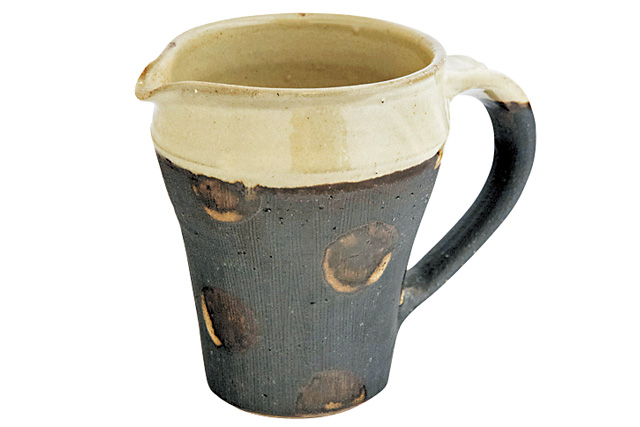 オーナーがセレクトした器が並ぶ「craft house Sprout」