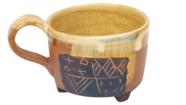 こぢんまりとしたスペースでお気に入りの器を探す「うつわスカート」