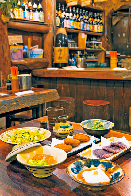 店自慢の泡盛でもてなす沖縄料理の人気店「うりずん」