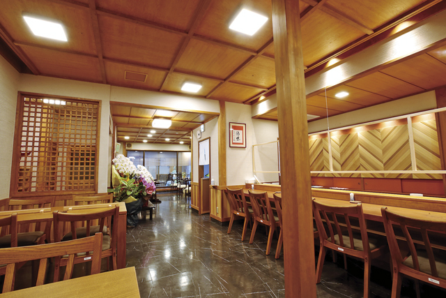 【飛騨高山×郷土料理】旬の野菜の彩りに季節を感じる味わい豊かな一皿「萬代 角店」