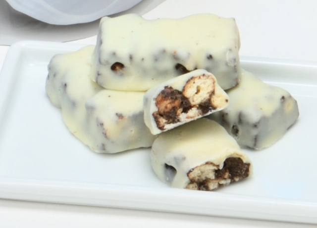 【札幌みやげ×スナック】有楽製菓の白いブラックサンダー