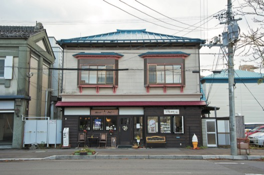 【函館カフェ&スイーツ】アンティークな空間で自慢のソフトクリームを「Cafe マリオドール」