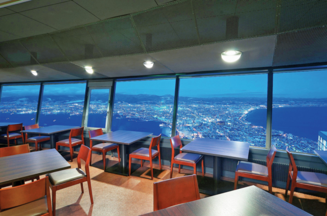 【函館×夜景が見えるレストラン&バー】函館山山頂でパノラマ夜景と洋食を「レストランジェノバ」