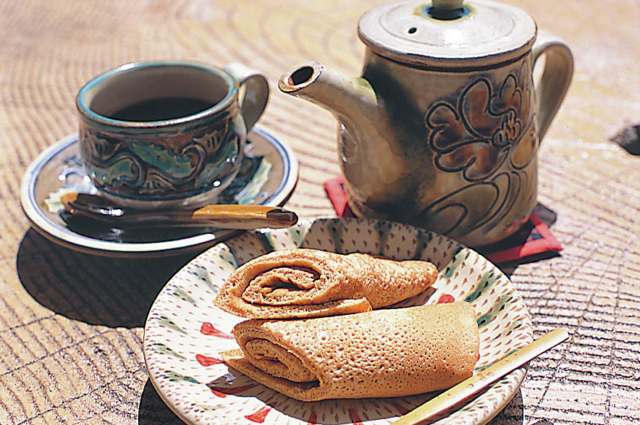 壺屋焼の器でもてなす喫茶店「南窯」