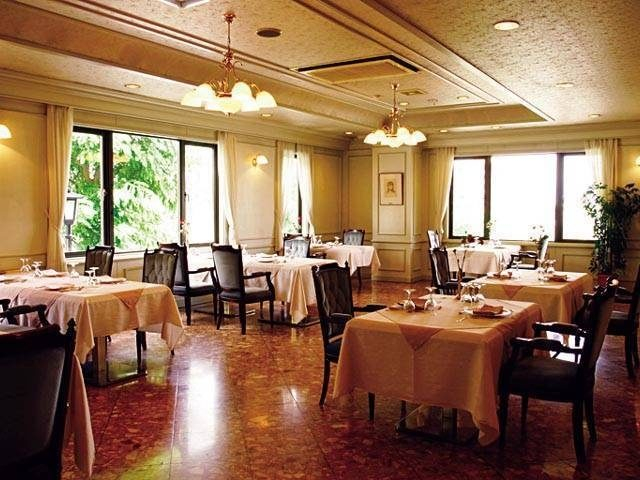 函館で最も歴史のある洋食店で伝統の味をカジュアルに楽しむ「五島軒 レストラン雪河亭」