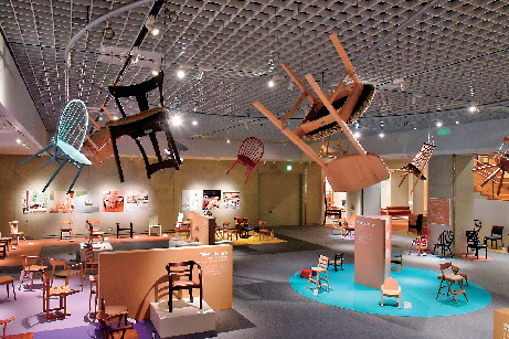 飛騨家具がずらり