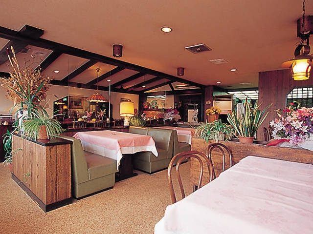 老舗洋食店の超ビッグサイズエビフライ「レストラン ヨシヤ」