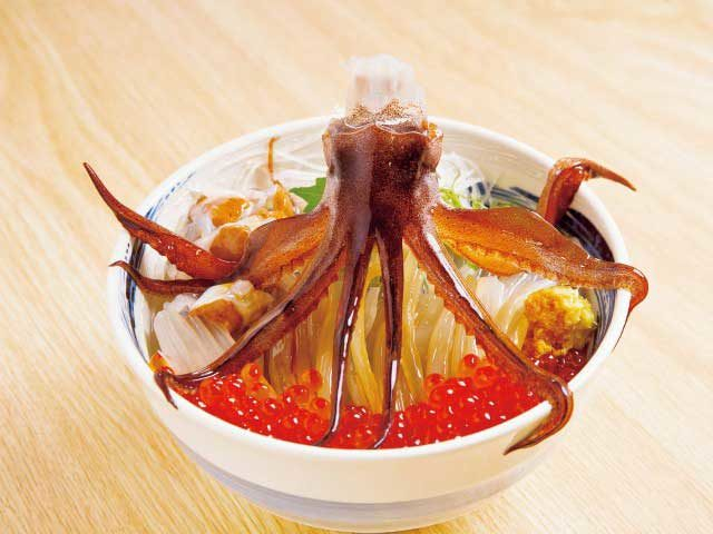 函館グルメ【海鮮丼】函館朝市で味わうトレピチ鮮魚！