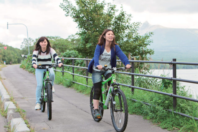 【ココでレンタル!】レンタサイクルで湖畔を一周「フレンドリーベア」