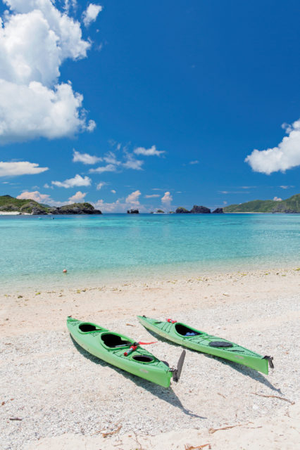 【沖縄・本島&慶良間諸島×アイランドビーチ】のんびりとビーチサイドでキャンプも楽しめる「阿真ビーチ」