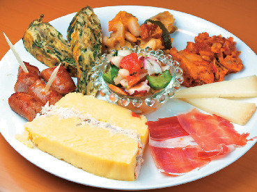 【鎌倉駅西口の夜ごはんスポット】地元の人々が集うスペインバル「カフェ鎌倉美学」