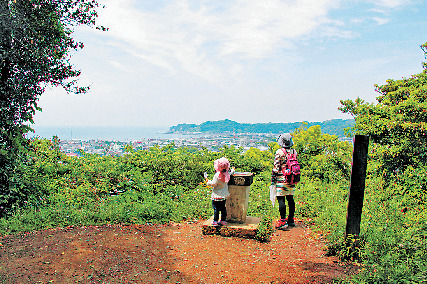 山頂からは海が見渡せる「祗園山展望台」