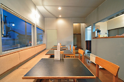 マイルドなうま味の具だくさんのカレー woof curry