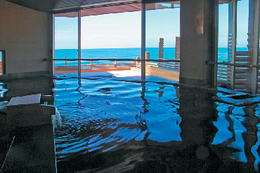 ③稲村ケ崎温泉で健康促進