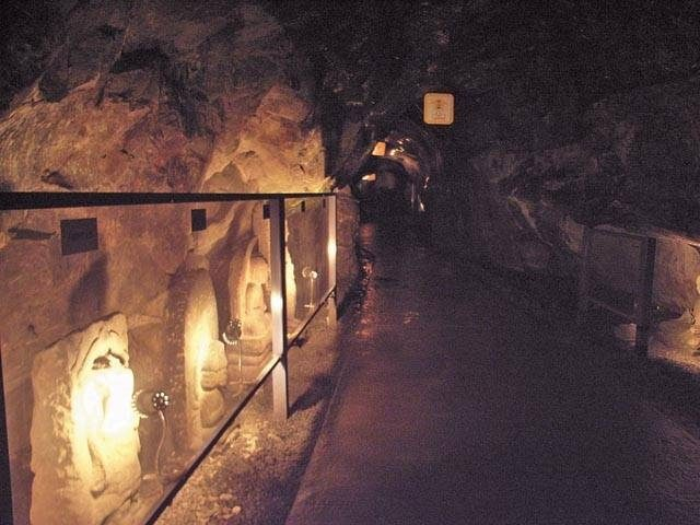 5 江の島岩屋を探検