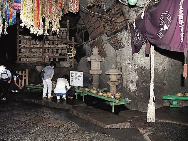 銭洗弁財天宇賀福神社の境内をご案内「奥宮」