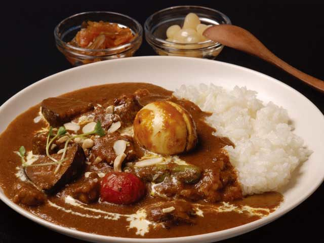 マイルドなうま味の具だくさんのカレー woof curry