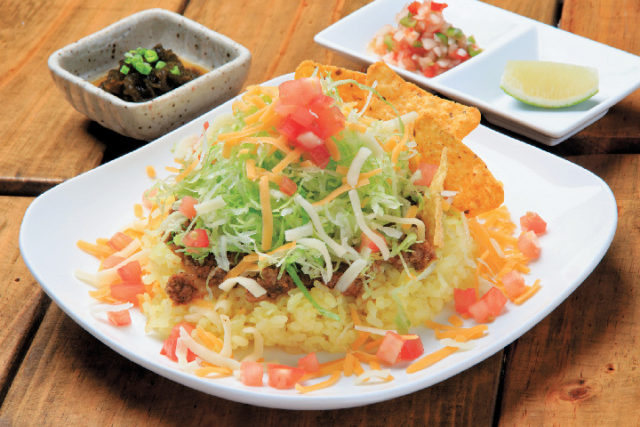 【古宇利島のカフェ】音楽好きの夫妻が営む「古宇利家」