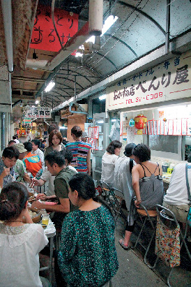 【那覇の栄町市場商店街】肉汁があふれ出る絶品餃子「手作り餃子の店 べんり屋 玉玲瓏」