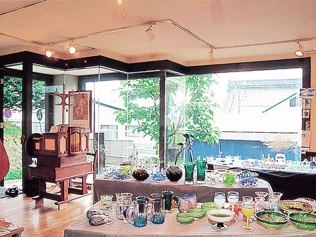 【函館・元町の雑貨屋さん】店主選りすぐりの作品「ギャラリー村岡」