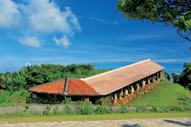 楽しみ方③ 読谷村のやちむんの里でお気に入りの器を見つける