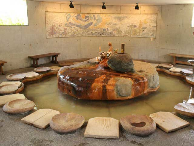 【飛騨高山の道の駅×天然温泉】足湯と鮎の塩焼が自慢「古今伝授の里やまと」