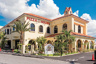 【港川外国人住宅街】アメリカンスタイルの老舗レストラン「PIZZA HOUSE 新本店」