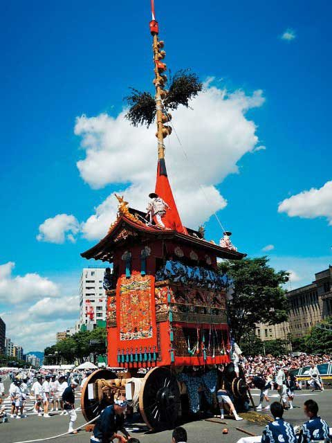 1100年の伝統を守る八坂神社の祭礼・祇園祭