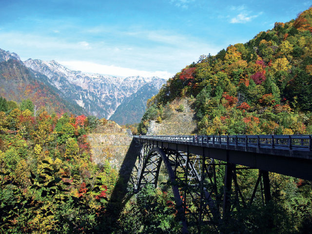 【奥飛騨温泉郷×観光】山々の絶景が望めるドライブコース「北アルプス大橋」