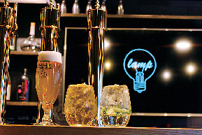 高山まちなか屋台村 でこなる横丁