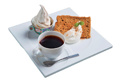 【函館カフェ&スイーツ】アンティークな空間で自慢のソフトクリームを「Cafe マリオドール」