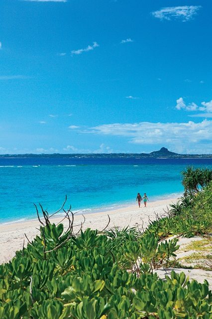 【沖縄でやりたいこと×ビーチでバカンス】ロケーション抜群「瀬底ビーチ(北部)」