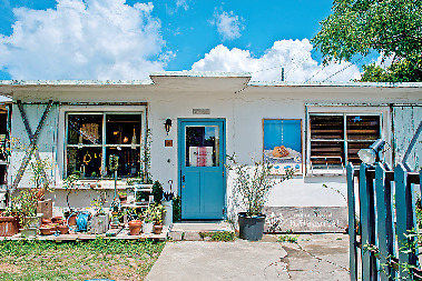 【沖縄旅行×おすすめスポット2】13:30 SNS映えする「港川外国人住宅Shop」へ