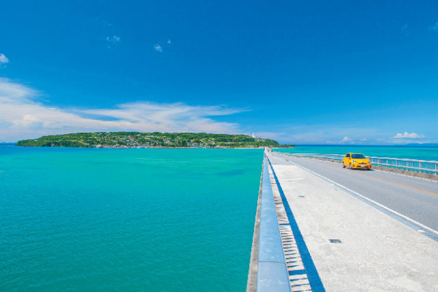 【沖縄旅行×おすすめスポット7】13:00 古宇利大橋を渡って“恋の島”「古宇利島」へ